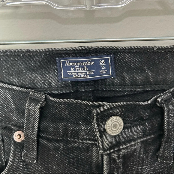Abercrombie & Fitch Ultra High Rise Mom Jean Faded Black Ripped Knees Size 26 - Picture 8 of 8